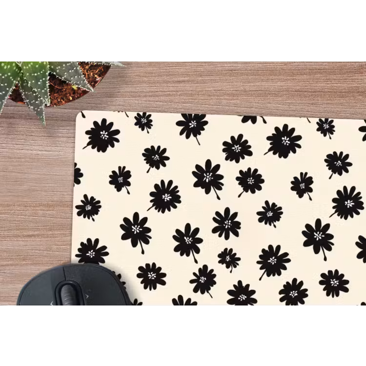 Madeliefjes - Grafisch - Zwart - Beige muismat rubber klein 262 -closeup