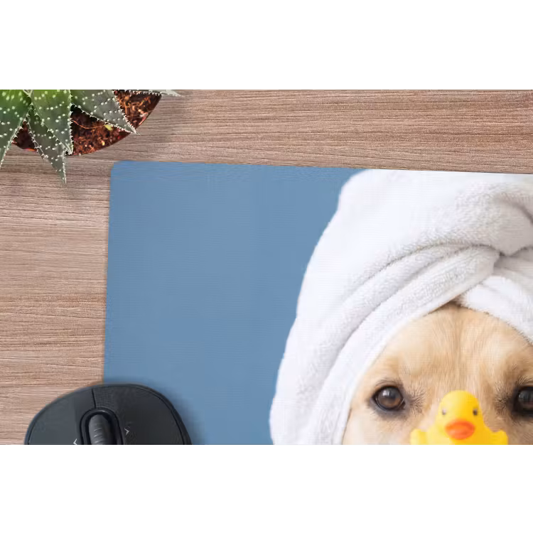 Hond - Badeend - Geel muismat rubber klein -closeup