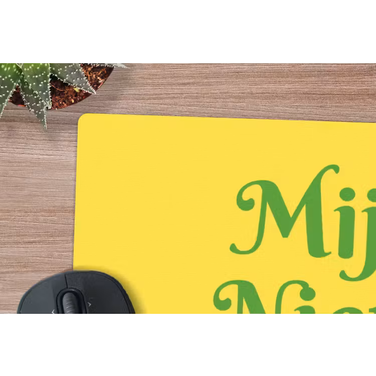 Mij niet bellen - Telefoon - Geel muismat rubber klein -closeup