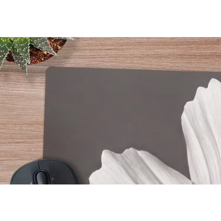 Bloem - Minimalistisch - Zwart - Wit muismat rubber klein -closeup