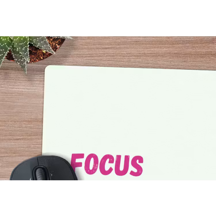 Focus on the good - Beige - Roze muismat rubber klein -closeup