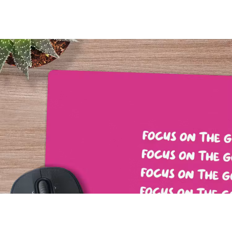 Focus on the good - Roze - wit muismat rubber klein -closeup