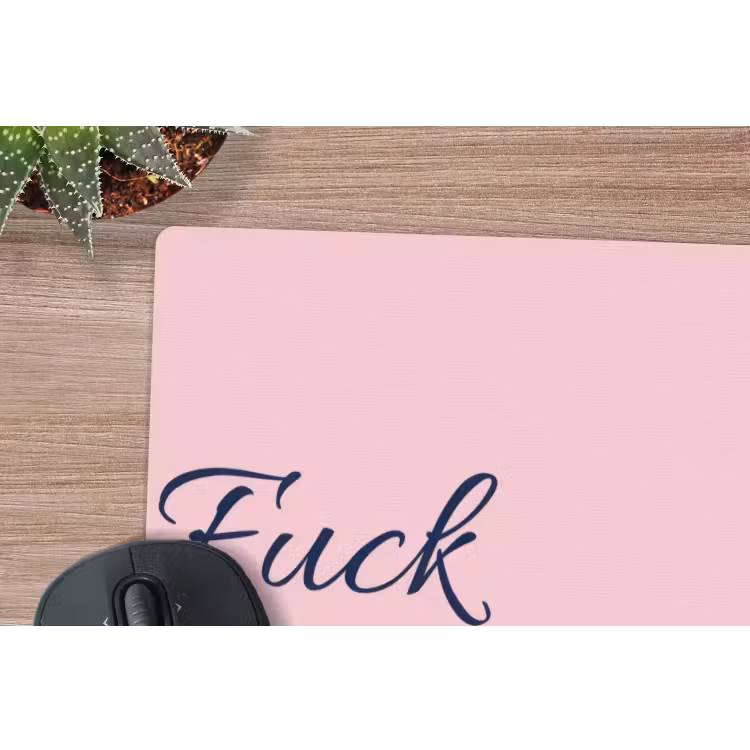 Fuck what they think - Roze - Minimalistisch muismat rubber klein -closeup