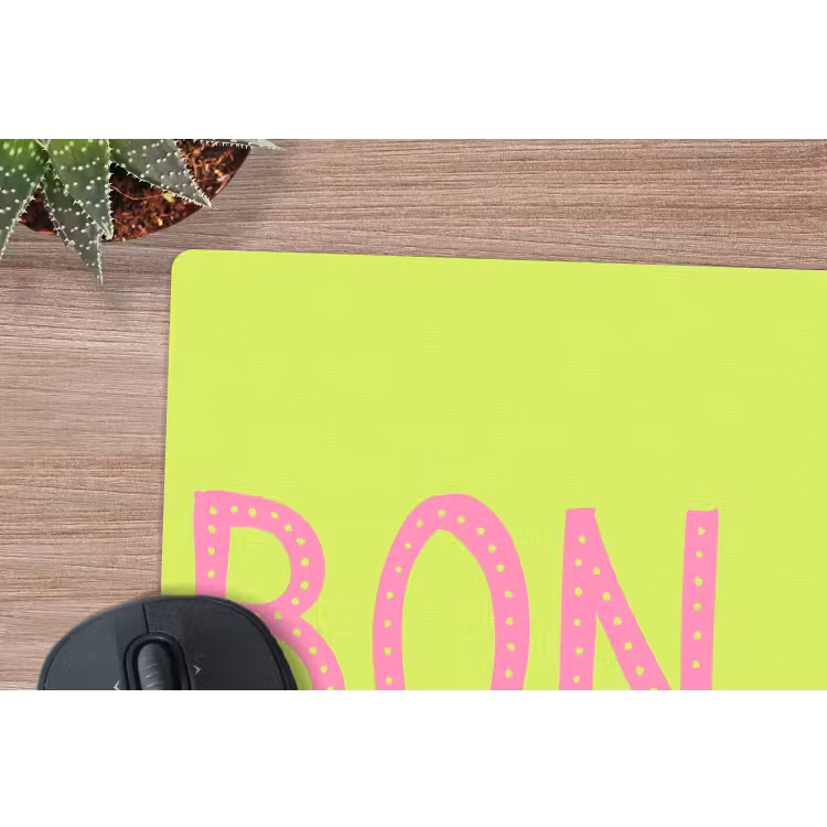 Groen - Smiley - Bonjour - Roze muismat rubber klein -closeup