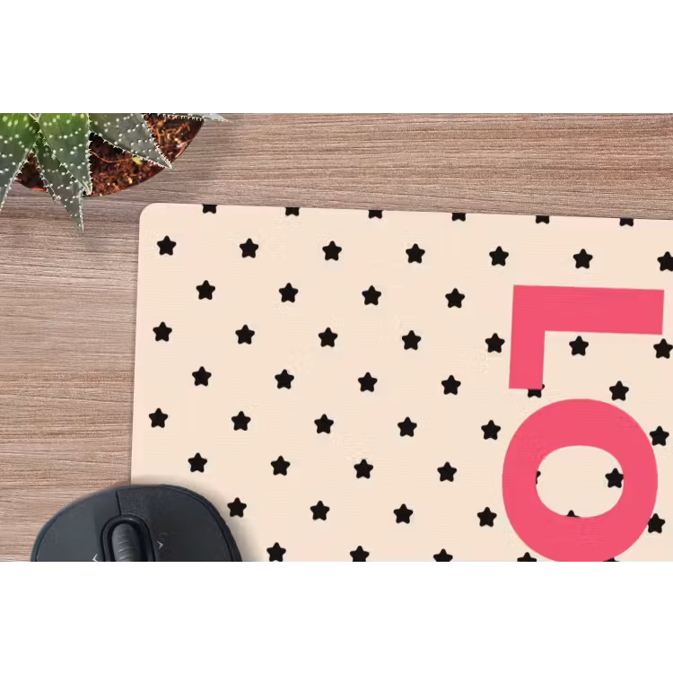 Love - Stippen - Roze muismat rubber klein -closeup