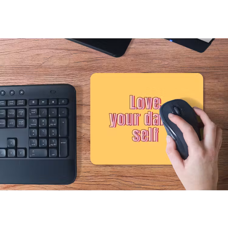 Love yourself - Roze - Geel muismat rubber klein -toetsenbord