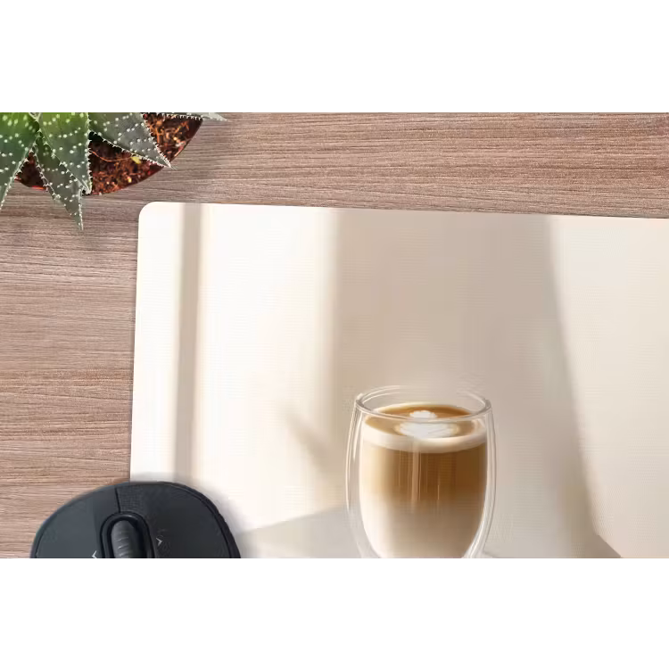 Mok - Latte - Minimalistisch - Schaduw muismat rubber klein -closeup