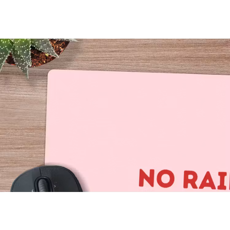 No rain no flowers - Minimalistisch - Roze - Bloem muismat rubber klein -closeup