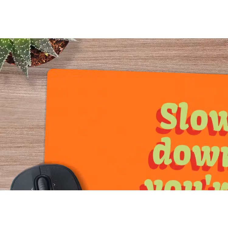 Oranje - Slow down you're doing fine - Retro muismat rubber klein -closeup
