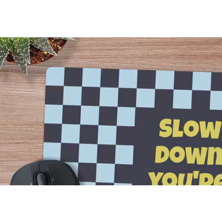 Patroon - Geblok - Blauw - Slow down you're doing fine muismat rubber klein -closeup