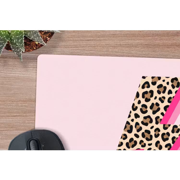 Stippen - Roze - Bliksem muismat rubber klein -closeup