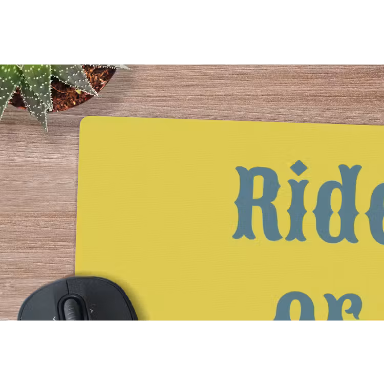 Ride or die - Geel - Blauw muismat rubber klein -closeup