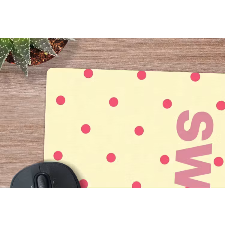 Swag - Roze - Stippen - Geel muismat rubber klein -closeup