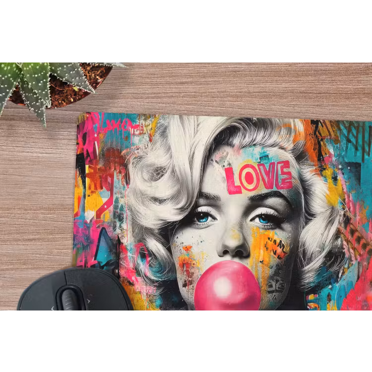 Vrouw - Kauwgom - Graffiti - Neonkleuren muismat rubber klein -closeup