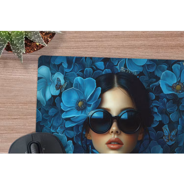 Vrouw - Bloemen - Blauw - Aesthetic - Luxe muismat rubber klein -closeup