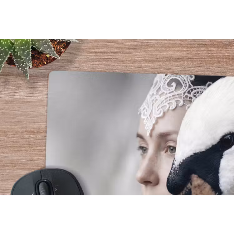 Vrouw - Zwaan - Wit muismat rubber klein -closeup