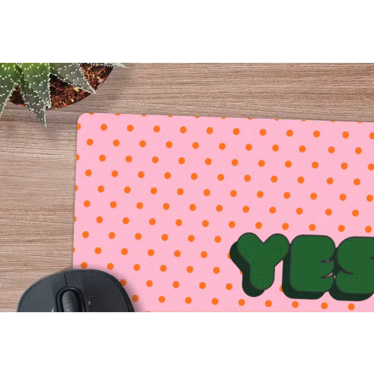 Yes fun - Groen - Roze - Stippen muismat rubber klein -closeup