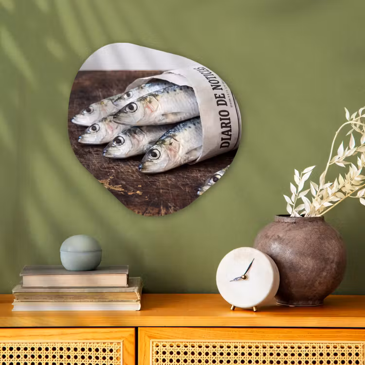 Organic - Forex - Little Sardine - newspaper - cutting board - Sardientje - krant - snijplank Wandcirkel Organisch Forex 3mm klein