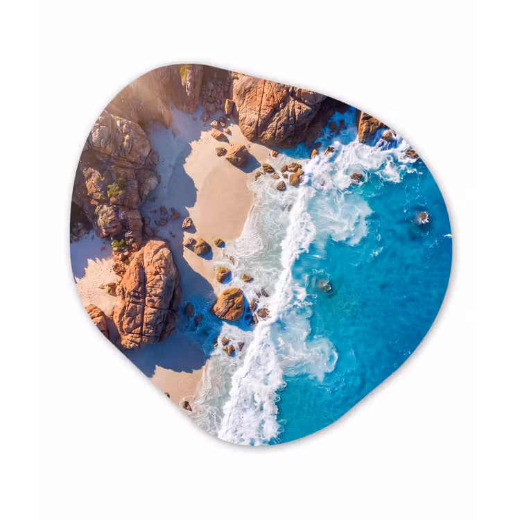 Strand - Zee - Rotsen - Natuur - Blauw Wandcirkel Organisch Aluminium middel -3d