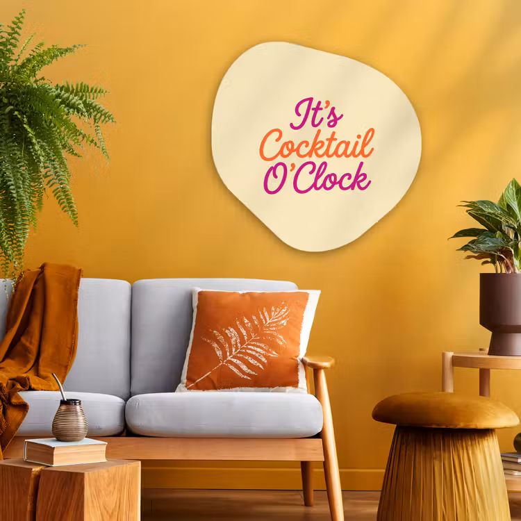 Cocktail O'Clock - Geel - Retro Wandcirkel Organisch Aluminium middel -sfeer4