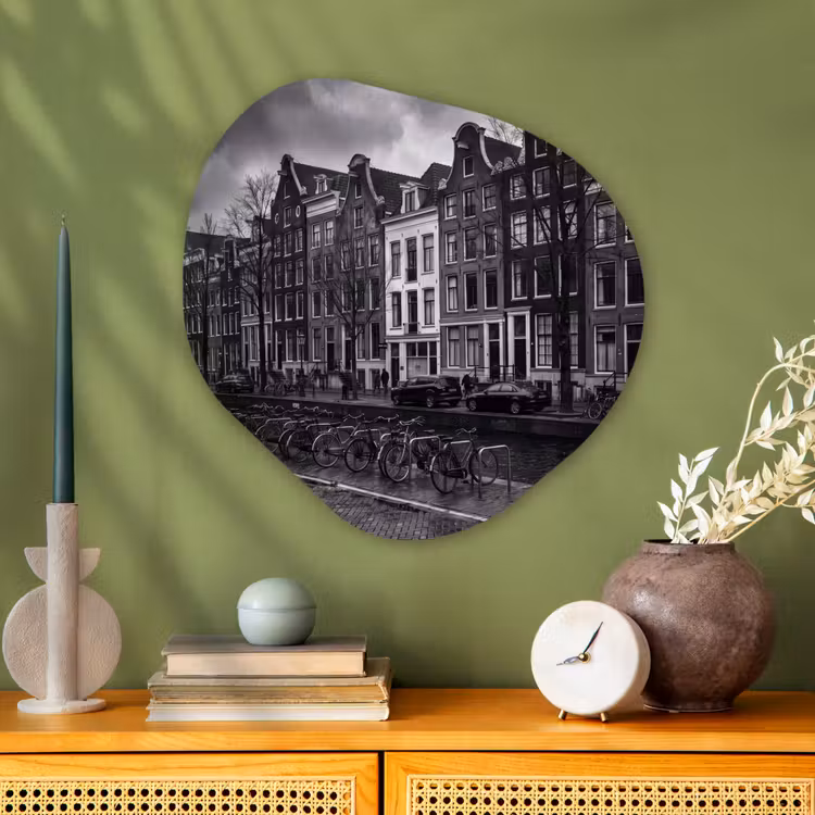 Huis - Gracht - Amsterdam - Architectuur - Zwart-wit Wandcirkel Organisch Aluminium middel -sfeer2