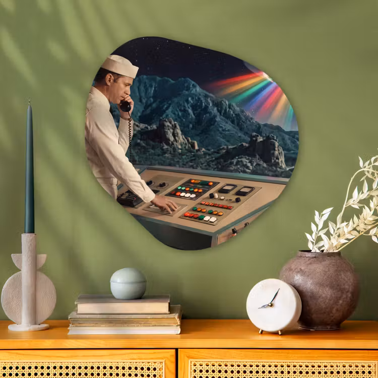 Organic painting - Aluminum -. Man - Control Room - Beach - Man - Controlekamer - Strand Wandcirkel Organisch Aluminium middel