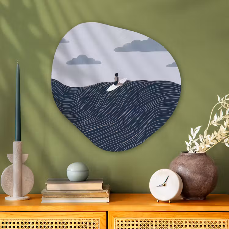 Persoon - Surfen - Oceaan - Natuur - Modern Wandcirkel Organisch Aluminium middel -sfeer2