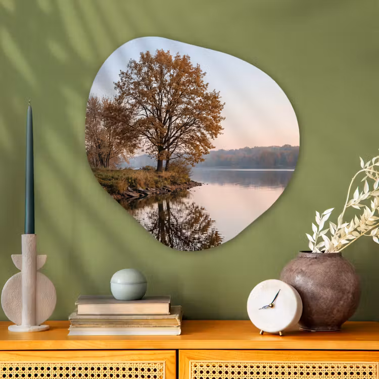 Bomen - Reflectie - Water - Zonsopgang - Serene Wandcirkel Organisch Aluminium middel -sfeer2