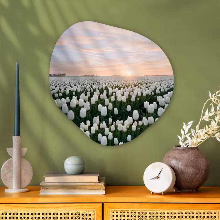 Tulpen - Landschap - Wit Wandcirkel Organisch Aluminium middel -sfeer2