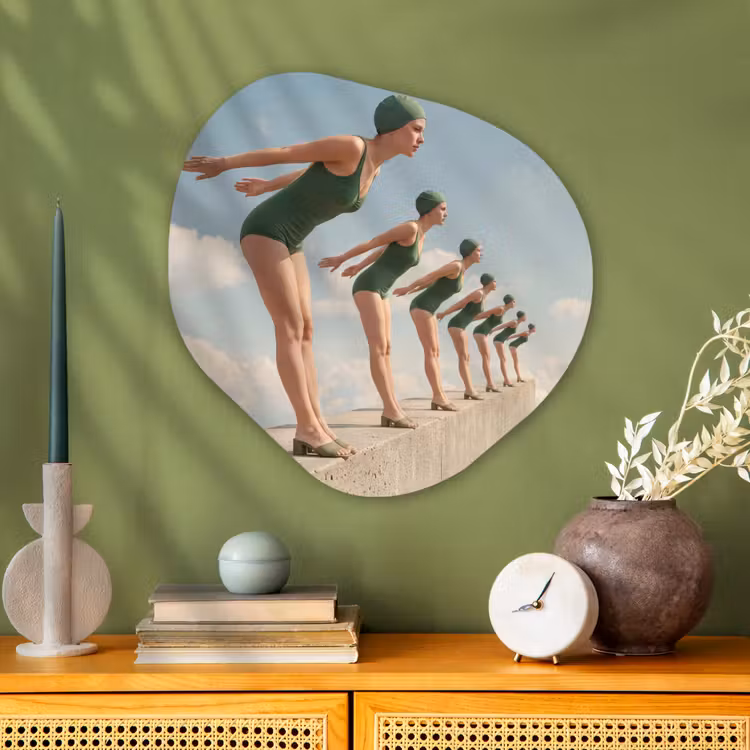 Organic painting - Aluminum -. Women - Diving Pose - Clouds - Vrouwen - Duikhouding - Wolken Wandcirkel Organisch Aluminium middel