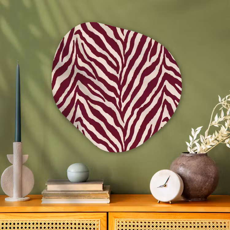 Zebra - Motief - Bordeaux - Rood Wandcirkel Organisch Aluminium middel 851 -sfeer2