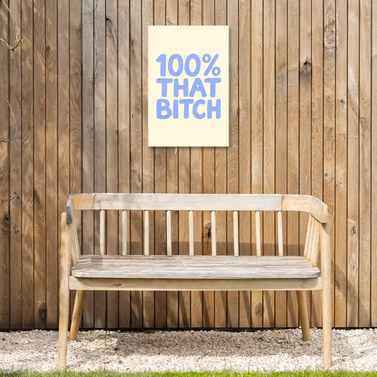 100% that bitch - Blauw - Wit Tuinposter op houten frame 2 cm dik klein -sfeer4