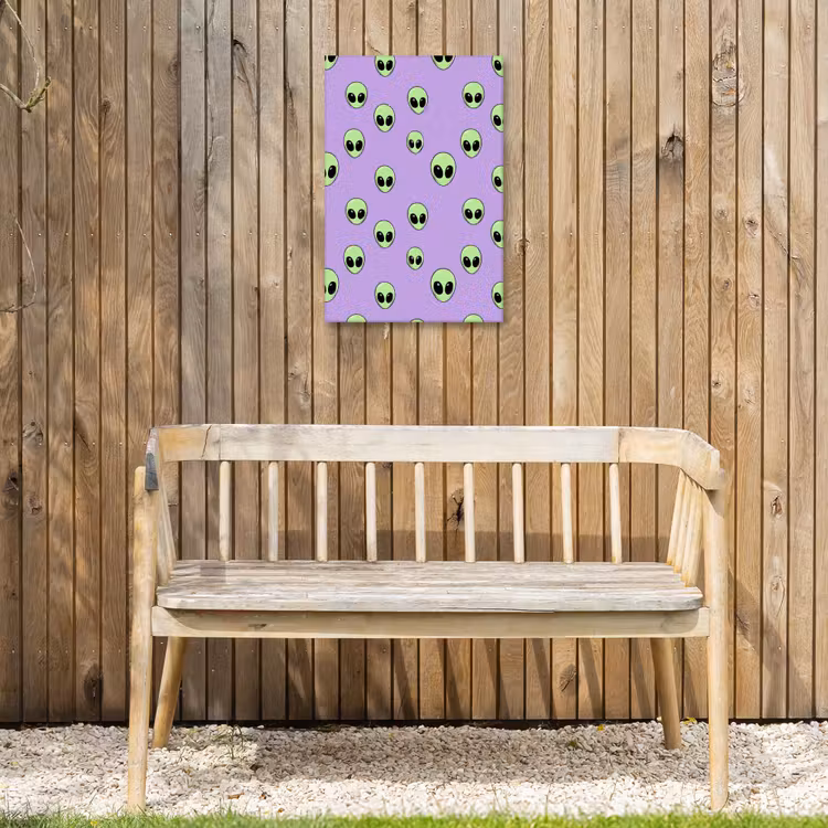 Alien - Retro - Lila Tuinposter op houten frame 2 cm dik klein 841 -sfeer4