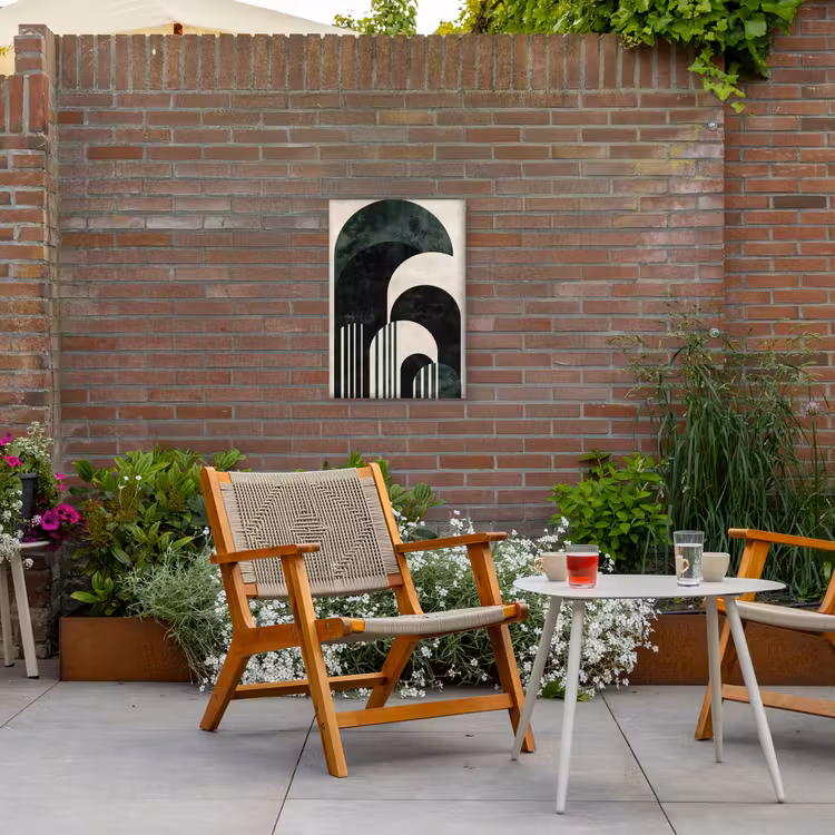 Bogen - Donkergroen - Lijnen Tuinposter op houten frame 2 cm dik klein -sfeer3