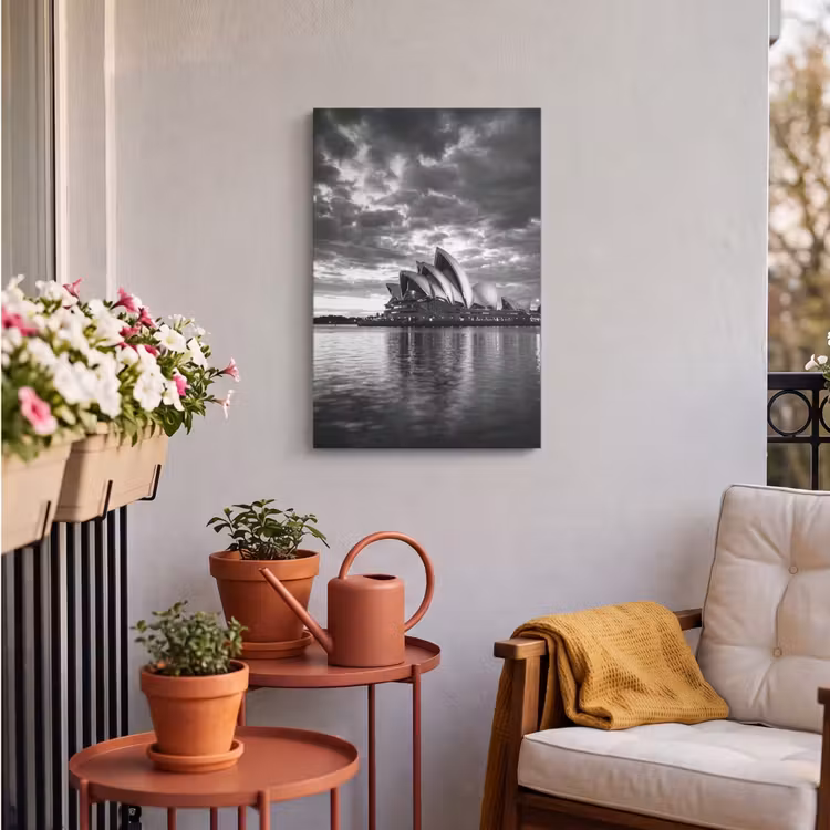 Architectuur - Water - Stad - Modern - Zwart-wit Tuinposter op houten frame 2 cm dik klein -sfeer1