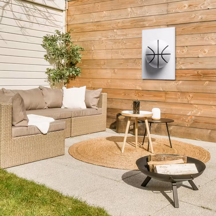Basketbal - Wit - Schaduw - Lijnen Tuinposter op houten frame 2 cm dik klein -sfeer2