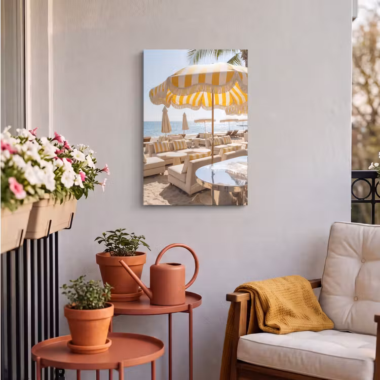 Strand - Ligbedden - Vakantie - Modern - Geel Tuinposter op houten frame 2 cm dik klein -sfeer1