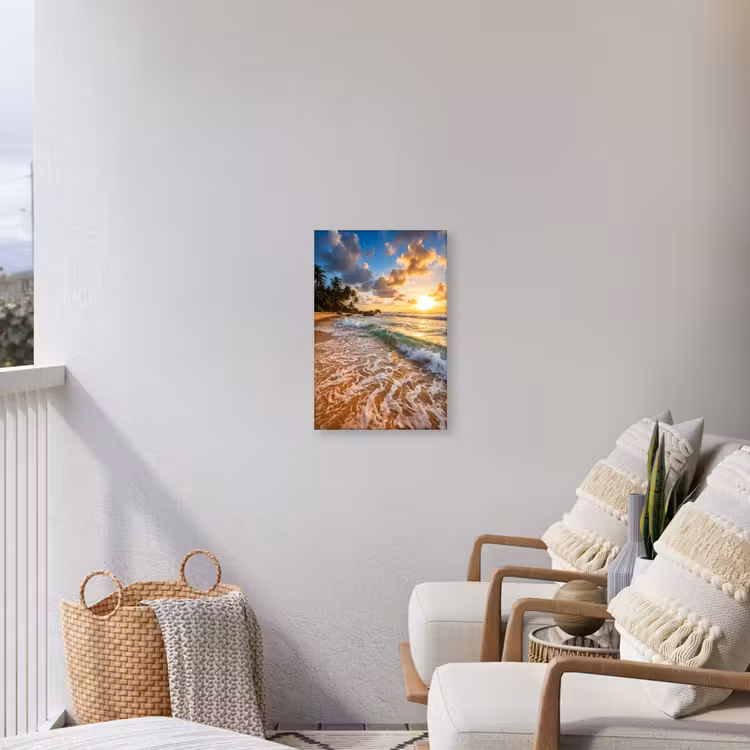 Strand - Zonsondergang - Golven - Natuur - Goud Tuinposter op houten frame 2 cm dik klein -sfeer1
