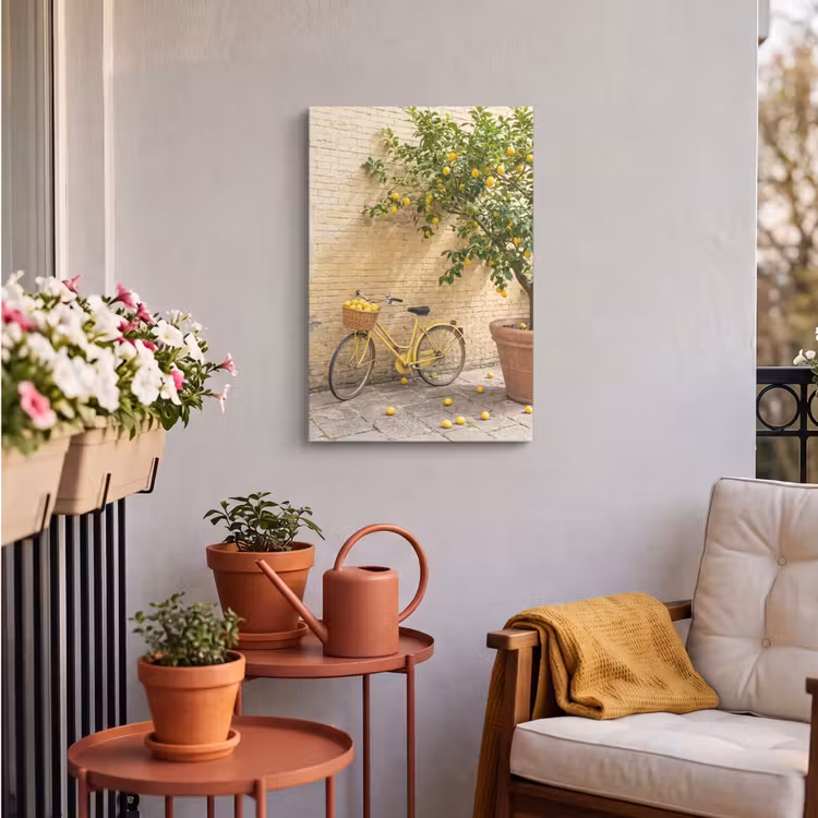 Fiets - Mand - Eten - Geel - Zomer Tuinposter op houten frame 2 cm dik klein -sfeer1