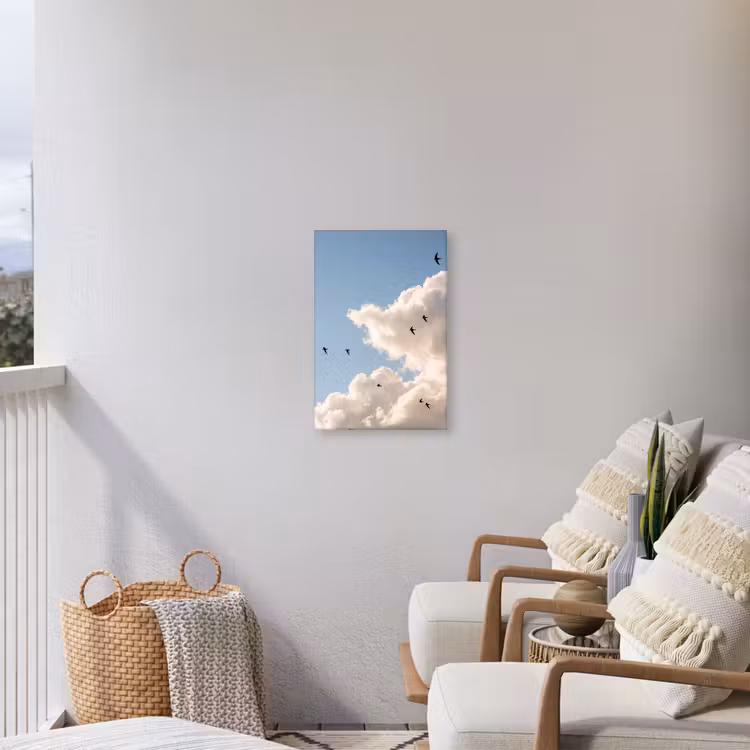 Vogel - Vlucht - Wolken - Natuur - Blauw Tuinposter op houten frame 2 cm dik klein -sfeer1