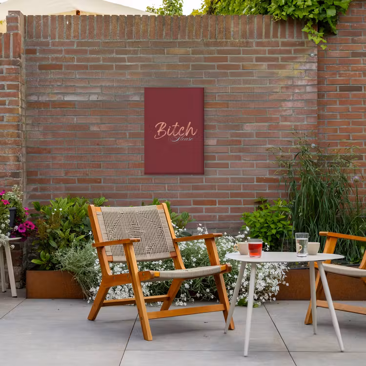 Bitch please - Rood - Blauw Tuinposter op houten frame 2 cm dik klein -sfeer3