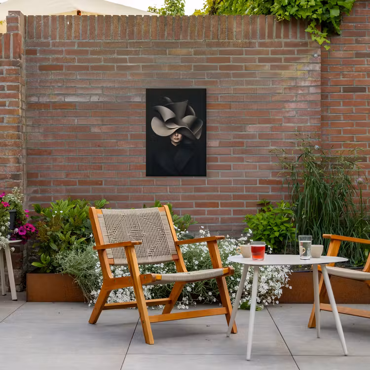 Zwarte - Hoed - Vrouw Tuinposter op houten frame 2 cm dik klein -sfeer3