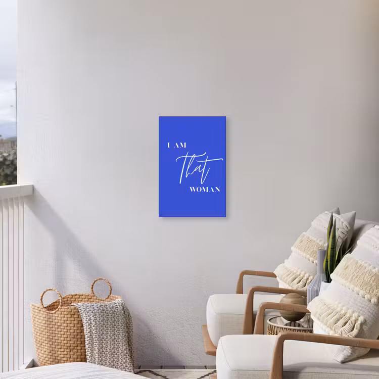 Blauw - I am that woman - Sierlijk - Minimalistisch Tuinposter op houten frame 2 cm dik klein -sfeer1
