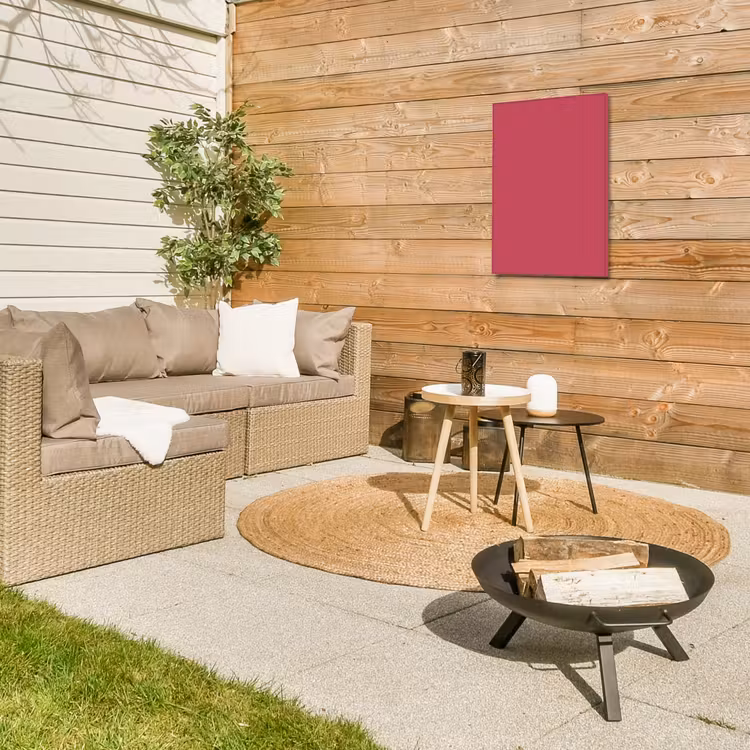 Bold - Berry - Rood Tuinposter op houten frame 2 cm dik klein 841 -sfeer2