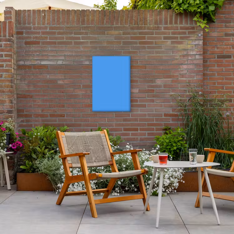 Bright - Azure - Blauw Tuinposter op houten frame 2 cm dik klein 841 -sfeer3