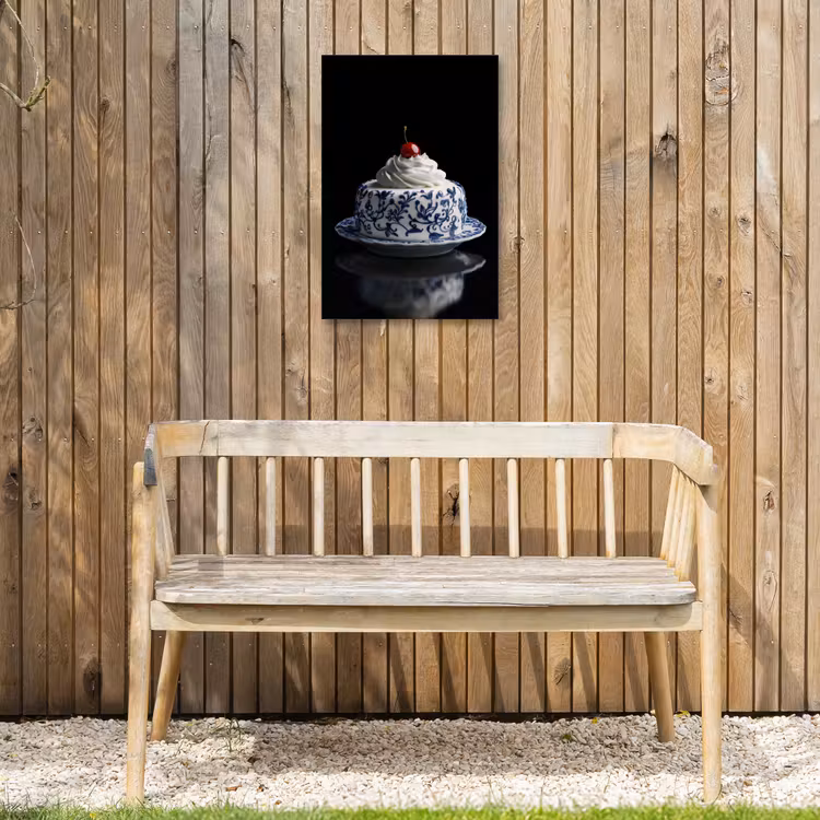 Taart - Slagroom - Kers - Bord - Delfts blauw Tuinposter op houten frame 2 cm dik klein -sfeer4