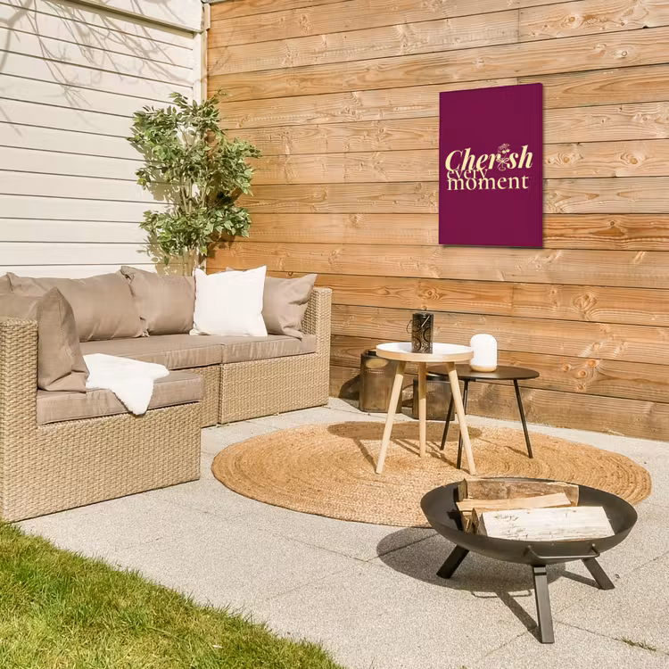 Cherish every moment - Cocktailglas - Bordeaux Tuinposter op houten frame 2 cm dik klein -sfeer2