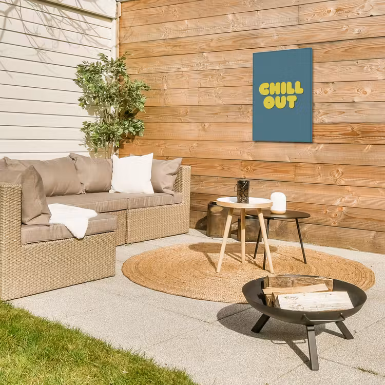 Chill out - Geel - Blauw Tuinposter op houten frame 2 cm dik klein -sfeer2
