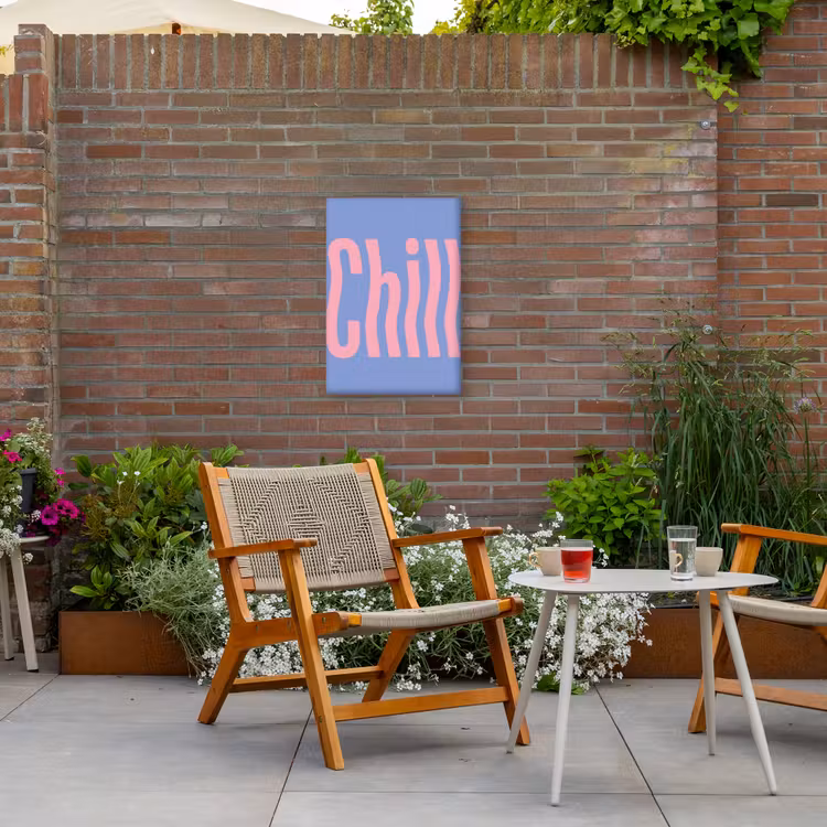 Chill - Roze - Blauw - Golvend Tuinposter op houten frame 2 cm dik klein -sfeer3