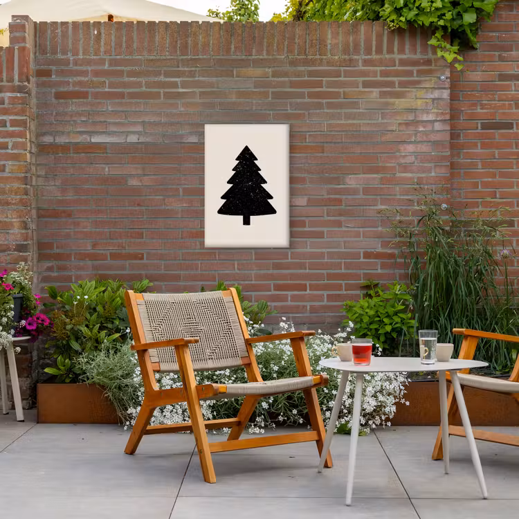 Kerstboom - Zwart - Feestdagen - Beige Tuinposter op houten frame 2 cm dik klein -sfeer3